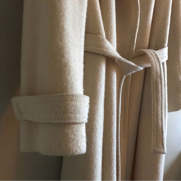 Vintage Ivory Wool Coat with Polar Fox Collar - Picture 5 of 7